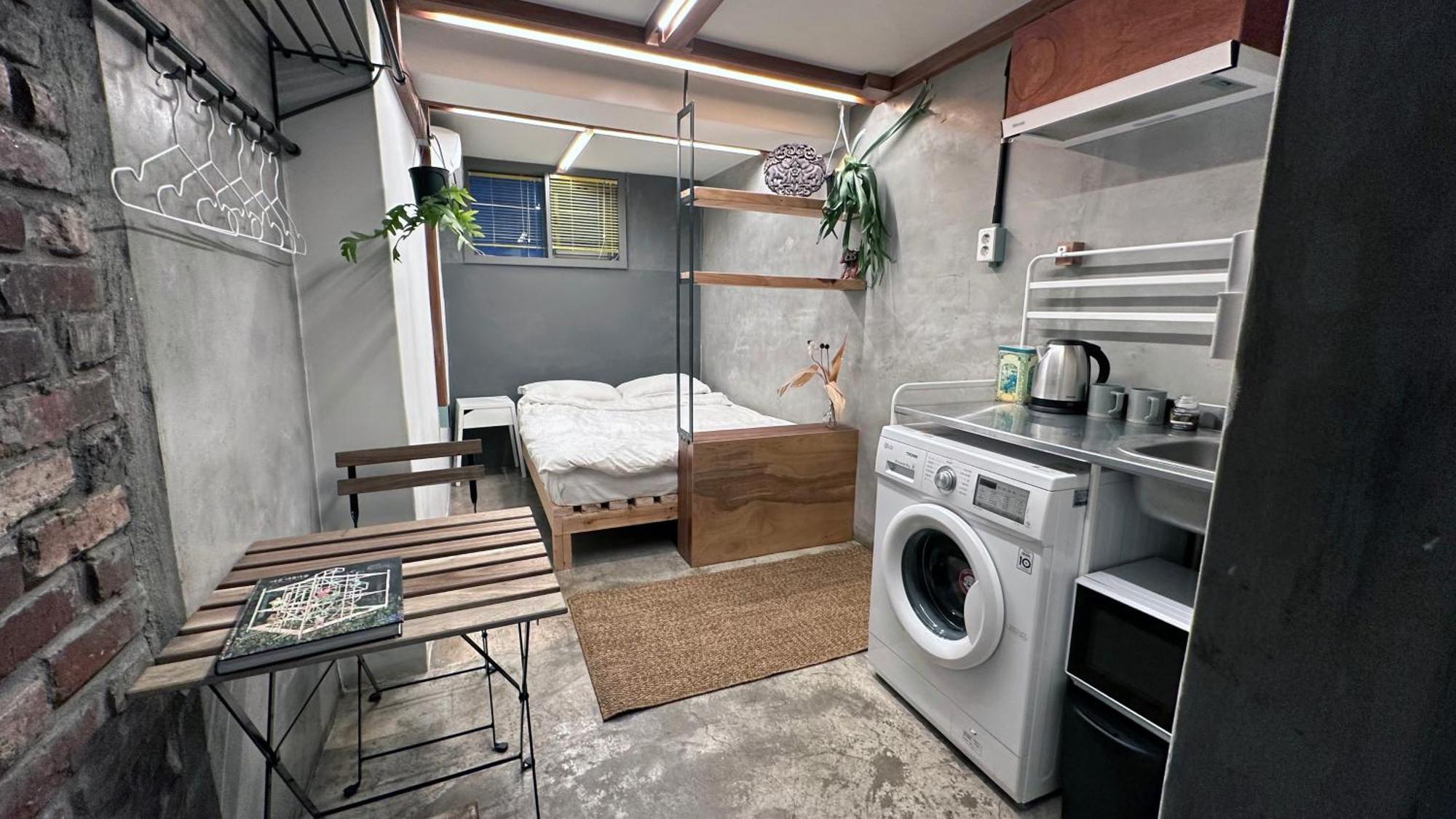 Hongdae Guesthouse Pajamaparty Сеул Екстериор снимка