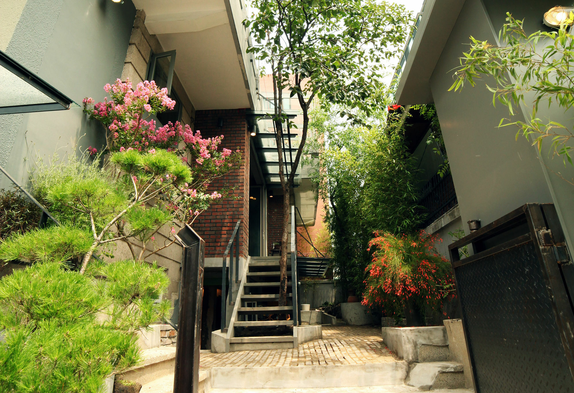 Hongdae Guesthouse Pajamaparty Сеул Екстериор снимка